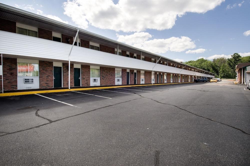 Econo Lodge Inn & Suites Northborough Exterior photo