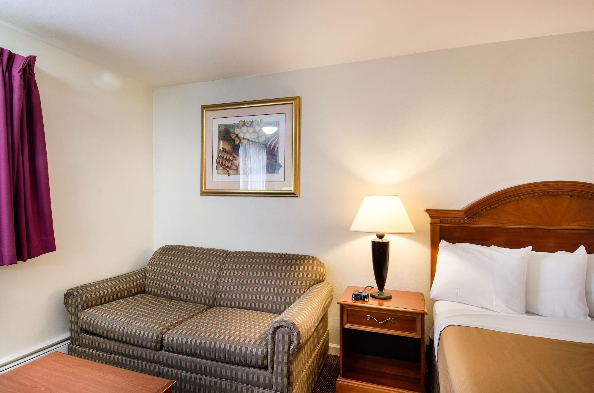 Econo Lodge Inn & Suites Northborough Exterior photo