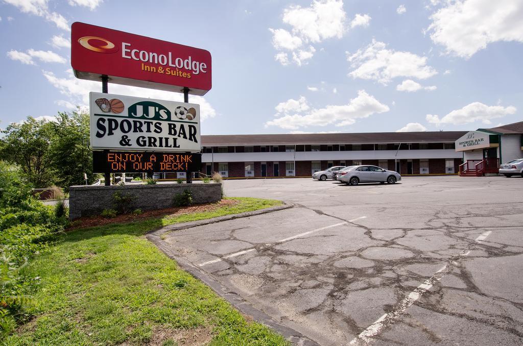 Econo Lodge Inn & Suites Northborough Exterior photo